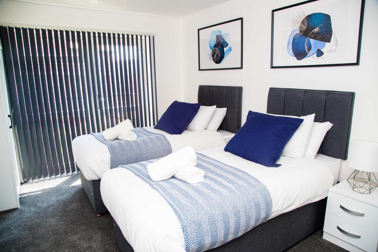 Bridge Court: Luxury Canal-view With Parking Birmingham