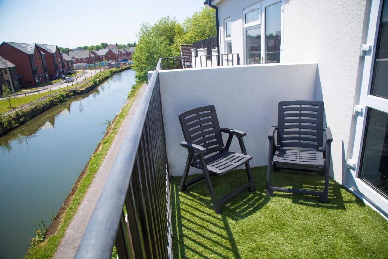 Bridge Court: Luxury Canal-view With Parking Birmingham