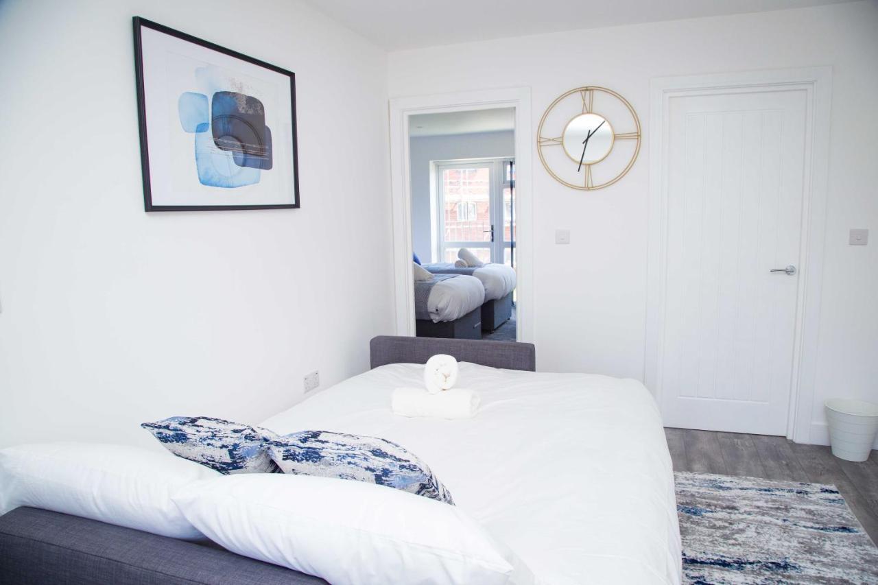 Bridge Court: Luxury Canal-view With Parking *