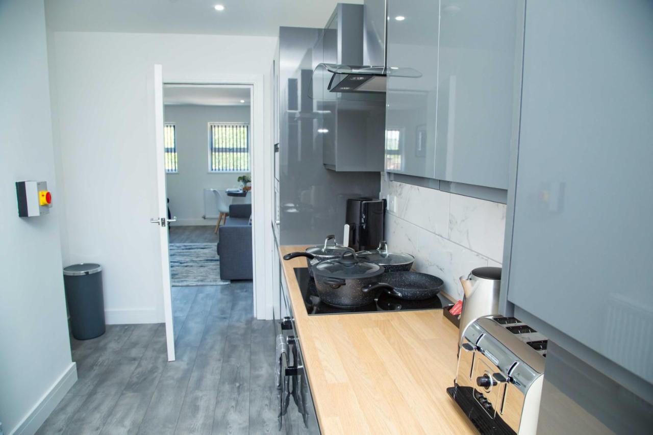 Bridge Court: Luxury Canal-view With Parking Apartment *