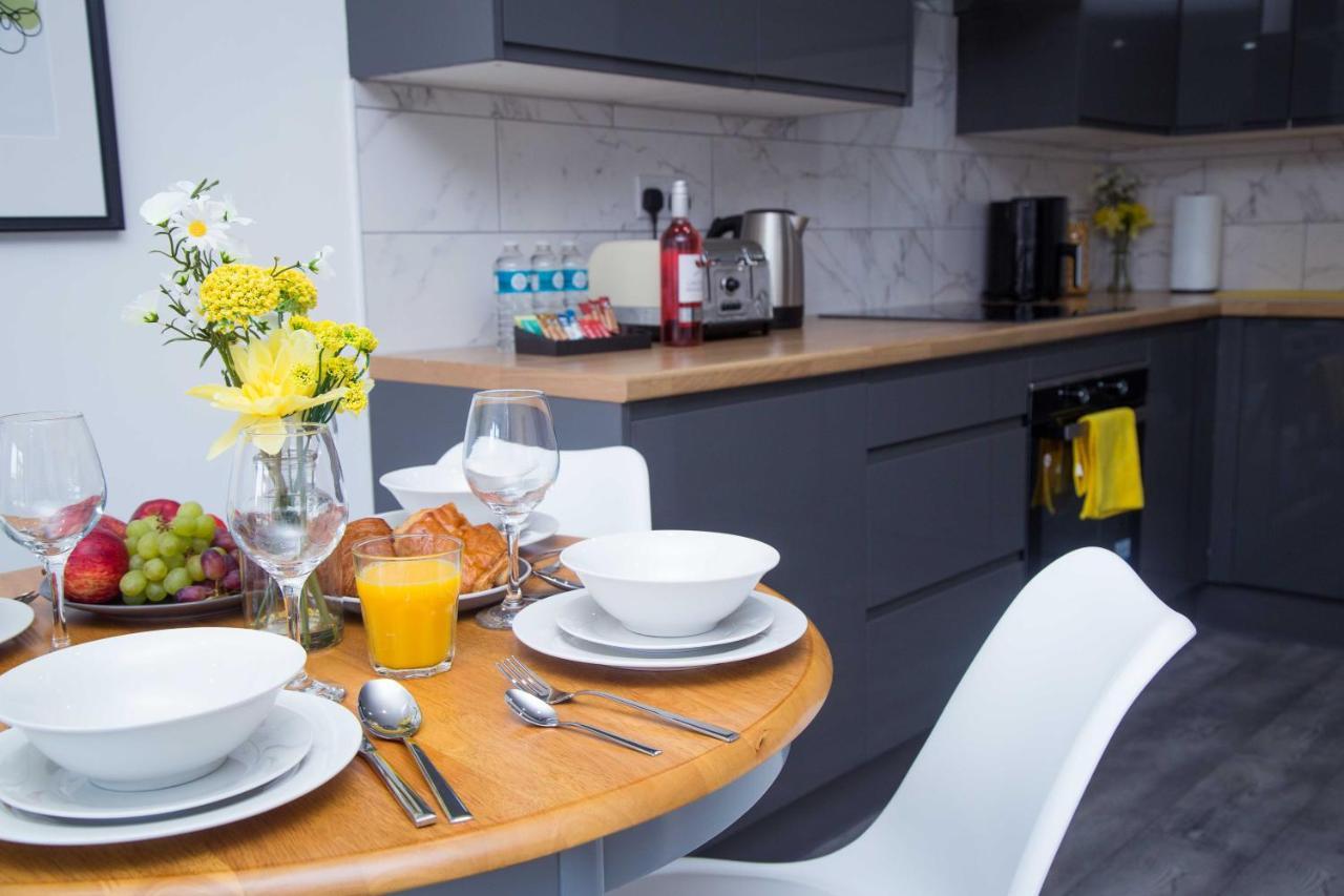 Bridge Court: Luxury Canal-view With Parking * Birmingham