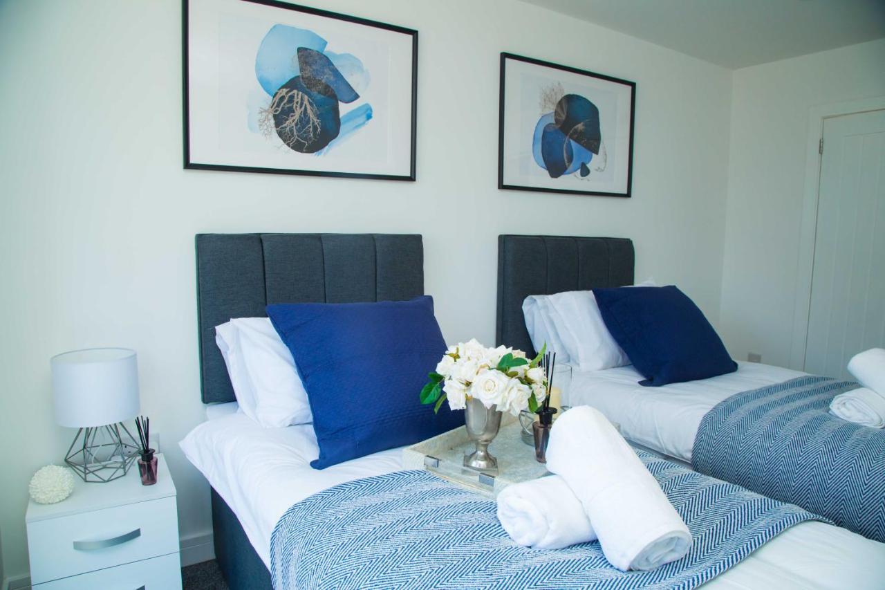Bridge Court: Luxury Canal-view With Parking *