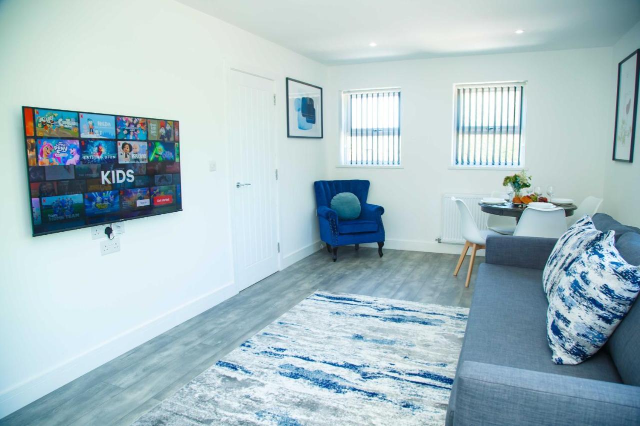 Bridge Court: Luxury Canal-view With Parking * Birmingham