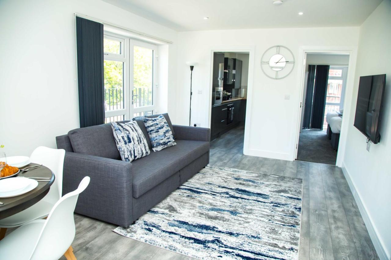 Apartment Bridge Court: Luxury Canal-view With Parking *