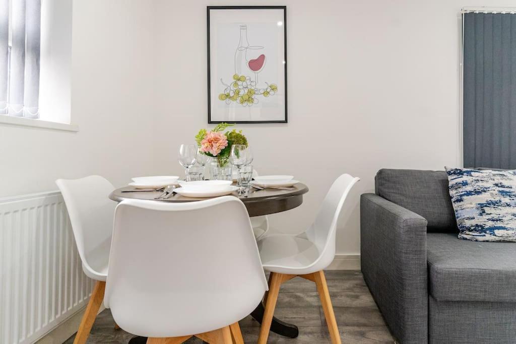Bridge Court: Luxury Canal-view With Parking * Birmingham